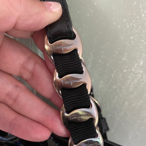 🛍🛍🛍 Ferragamo bow tote women’s purse. 🛍🛍🛍 - Picture 4 of 13